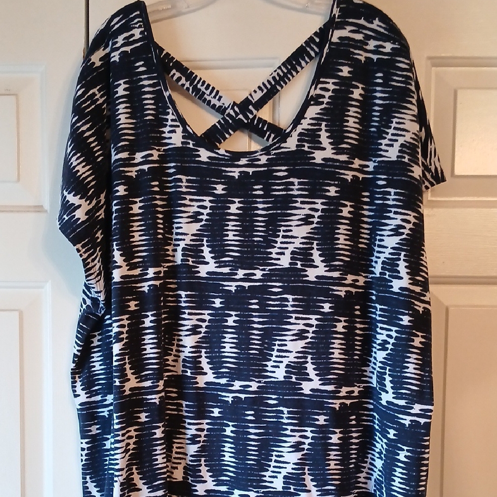 Lane Bryant LIVI Blue and White Graphic Short Sleeve Dress with Pockets